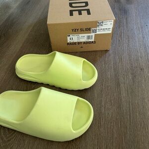 Like new condition got for Christmas just a little too big